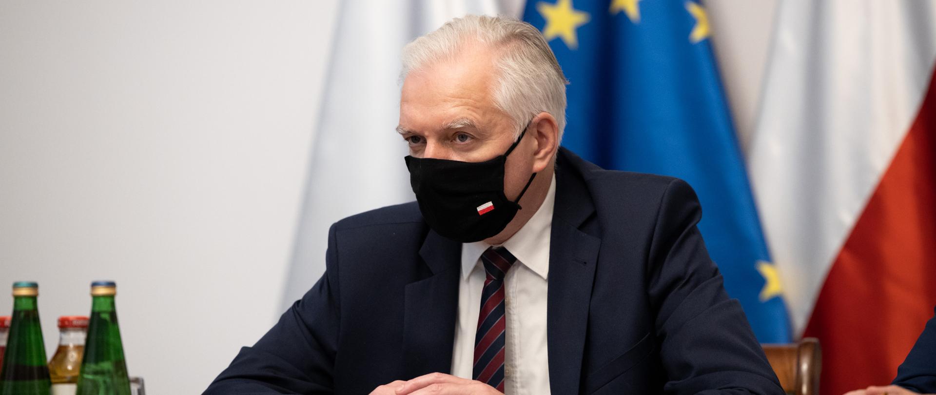 Jarosław Gowin podczas telekonferencji poświęconej Europejskiemu Funduszowi Gwarancyjnemu.