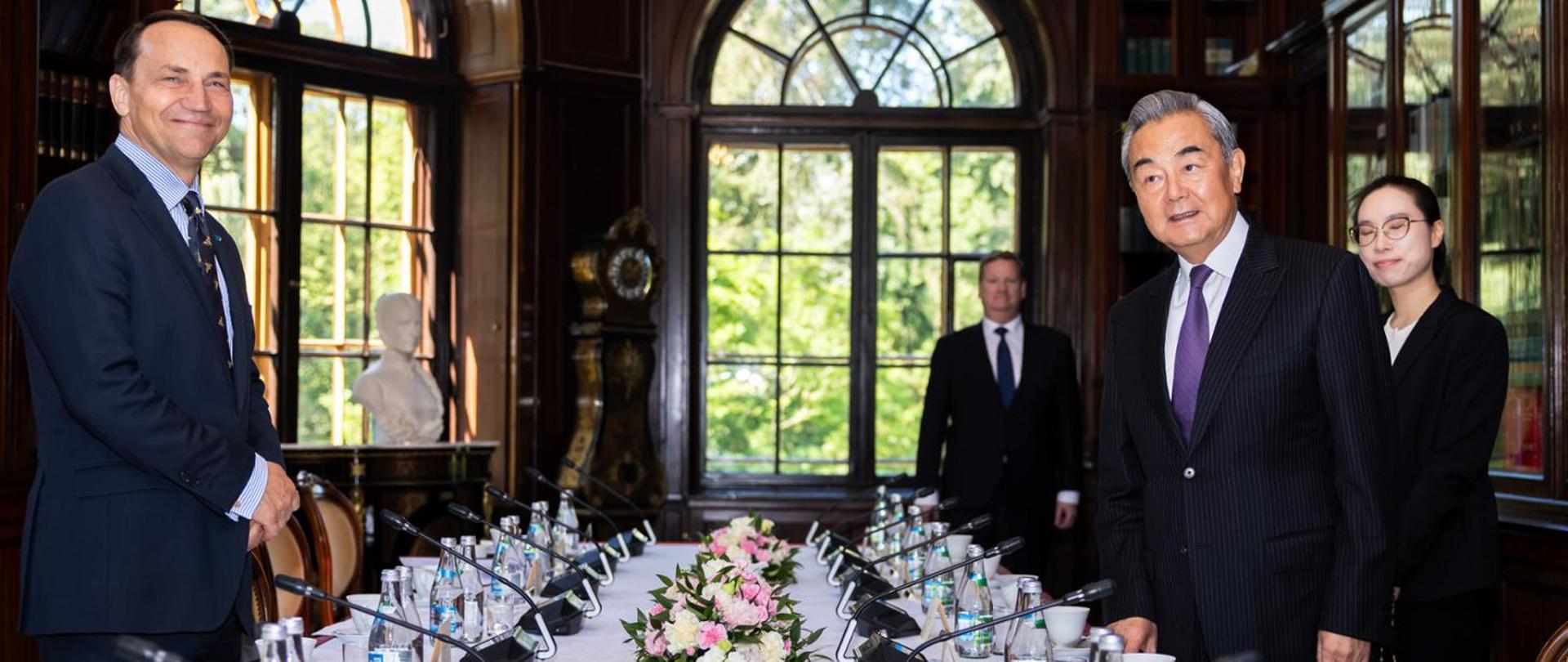 Spotkanie szefów dyplomacji Polski Radosława Sikorskiego i Chin Wang Yi