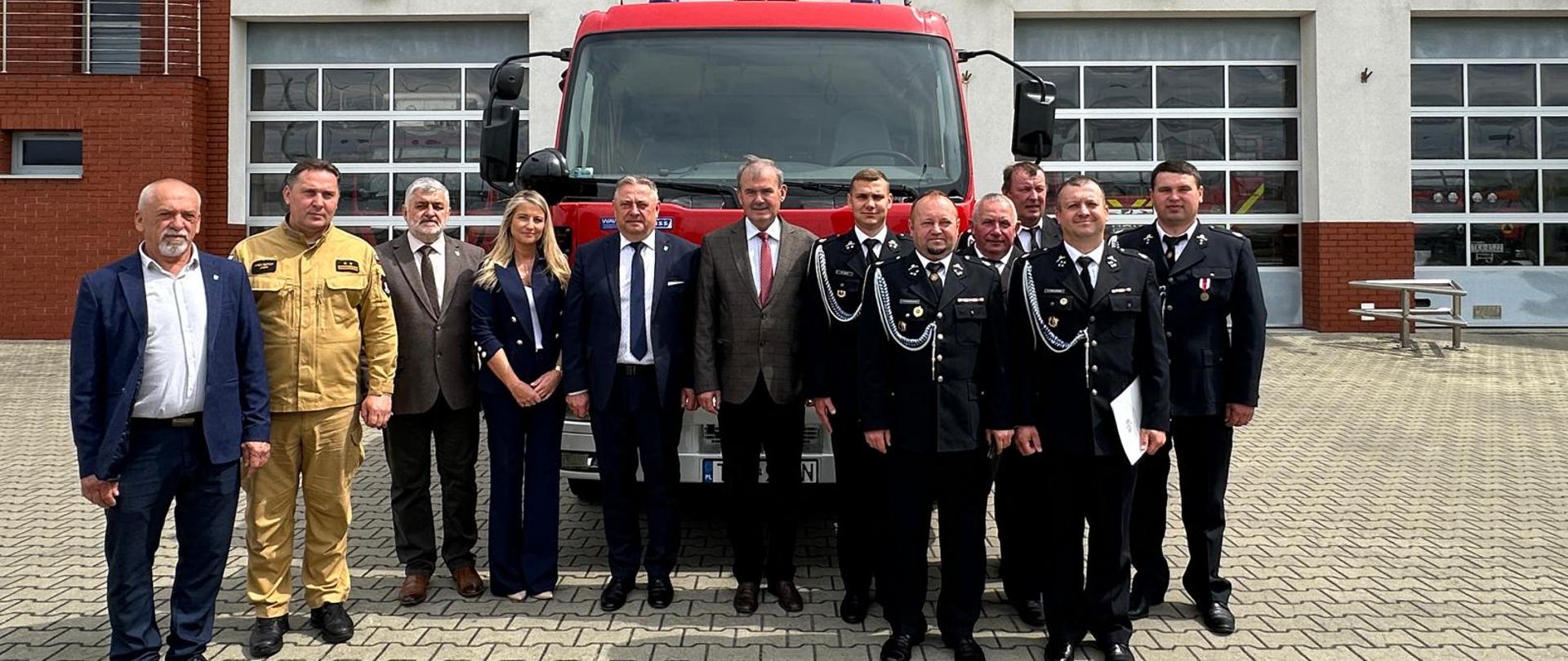 Przekazanie samochodu ratowniczo-gaśniczego dla OSP Sędziszowice