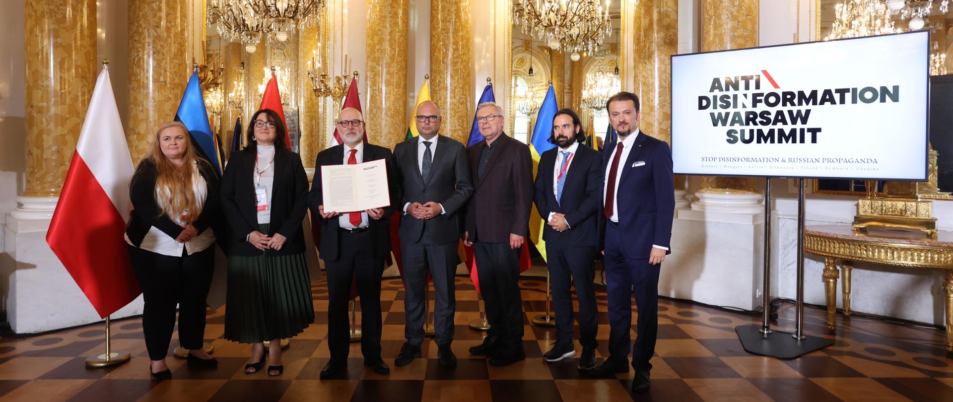 Uczestniczy konferencji