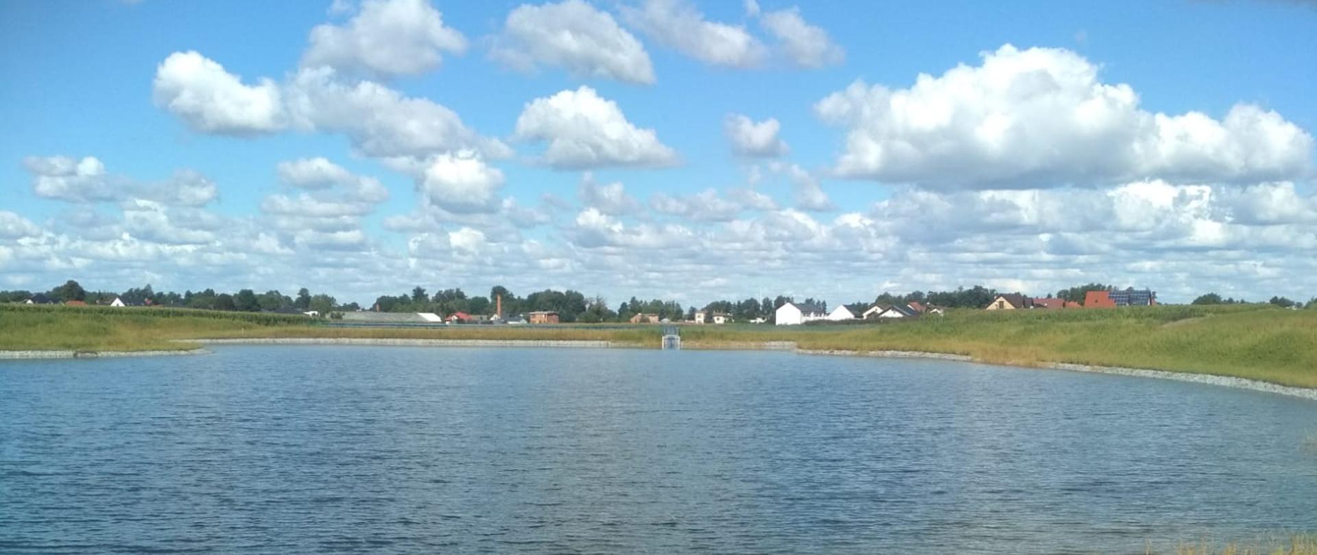 Na zdjęciu zbiornik wodny RC-1. Zdjęcie w ciągu dnia. Zachmurzenie średnie.