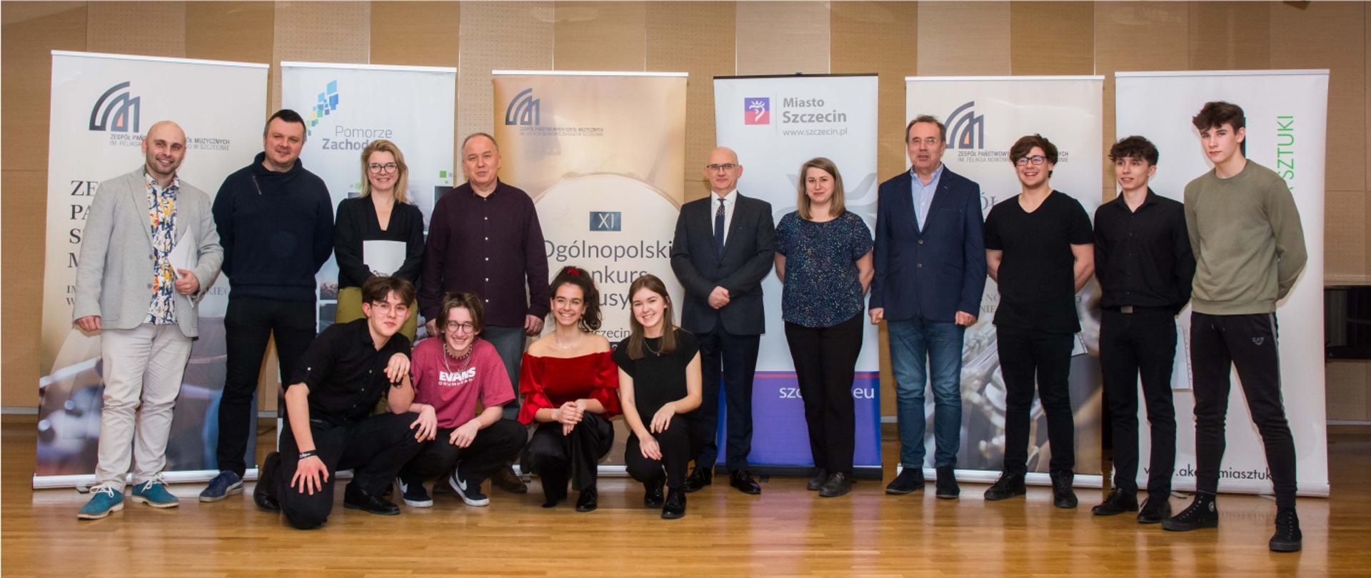 Grafika przedstawia jurorów i uczesników XI Ogólnopolskiego Konkursu Perkusyjnego