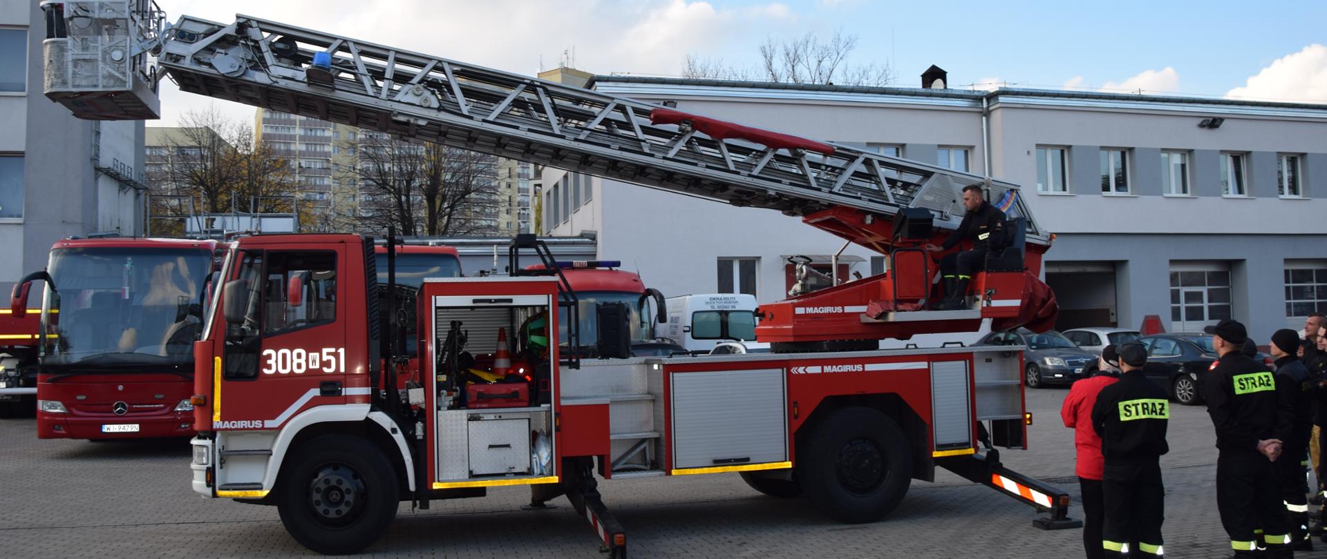 Szkolenie specjalistyczne kierowców-operatorów samochodów z drabiną mechaniczną.