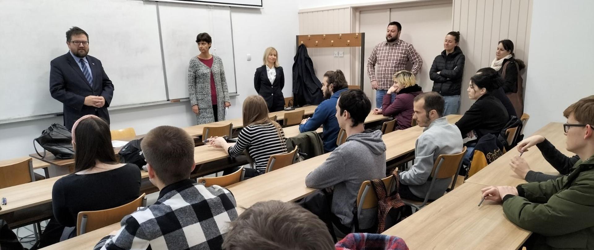 Uroczyste otwarcia wystawy pt. „Dzieje Hymnu Polskiego” w głównym hallu Wydziału Filologii Uniwersytetu w Belgradzie zainaugurowało obchody Dnia Polski na belgradzkiej uczelni. 