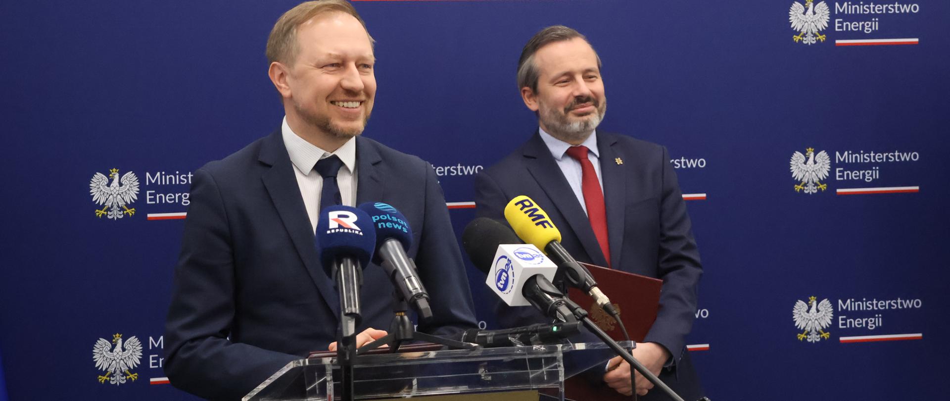 Wiceminister Energii Wojciech Wrochna oraz Dyrektor Departamentu Energii Jądrowej Paweł Gajda