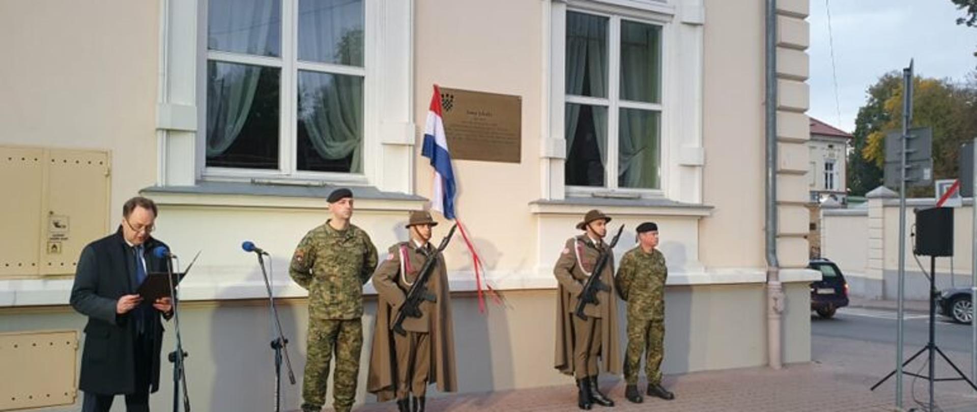 Odsłonięcie tablicy pamiątkowej poświęconej chorwackiemu banowi Josipowi Jelačiciowi 