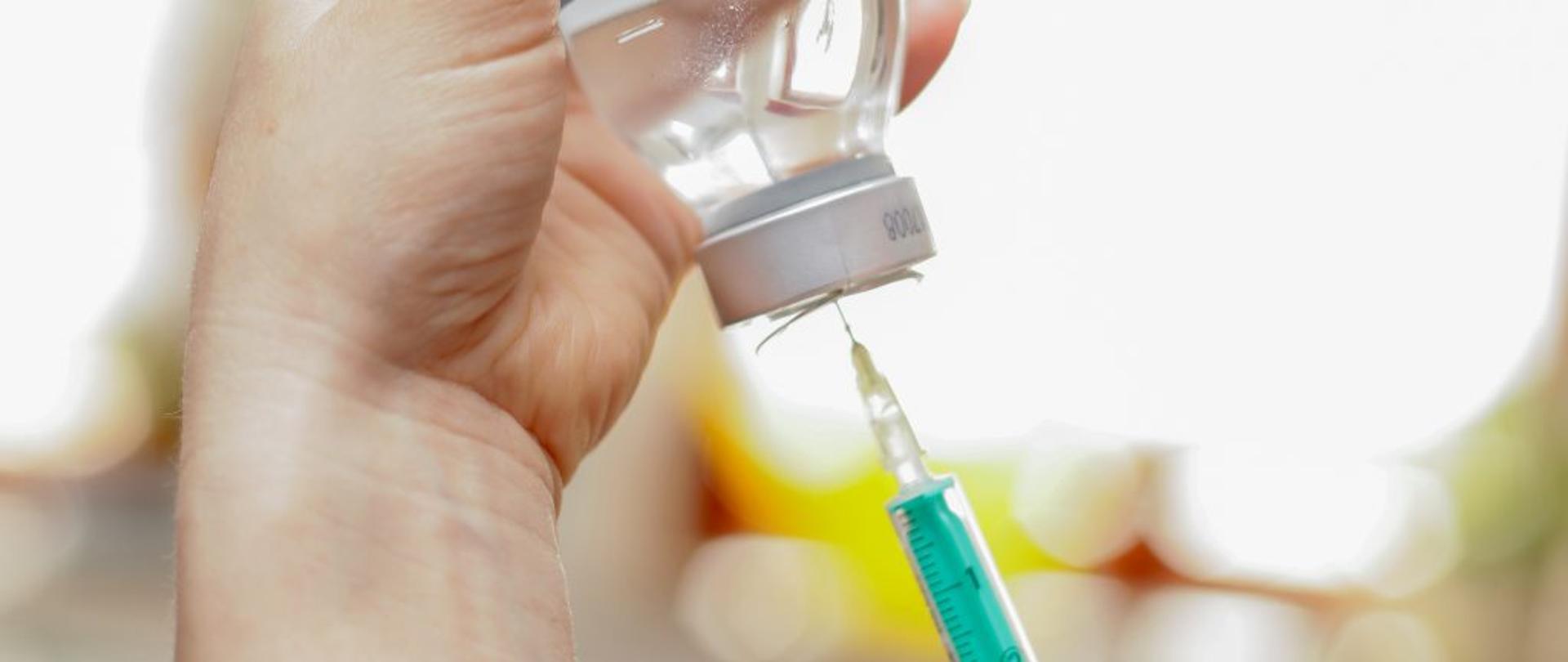 Zadania-osoby-wykonującej-szczepienie-ochronne-vaccination-2725065-1024x466