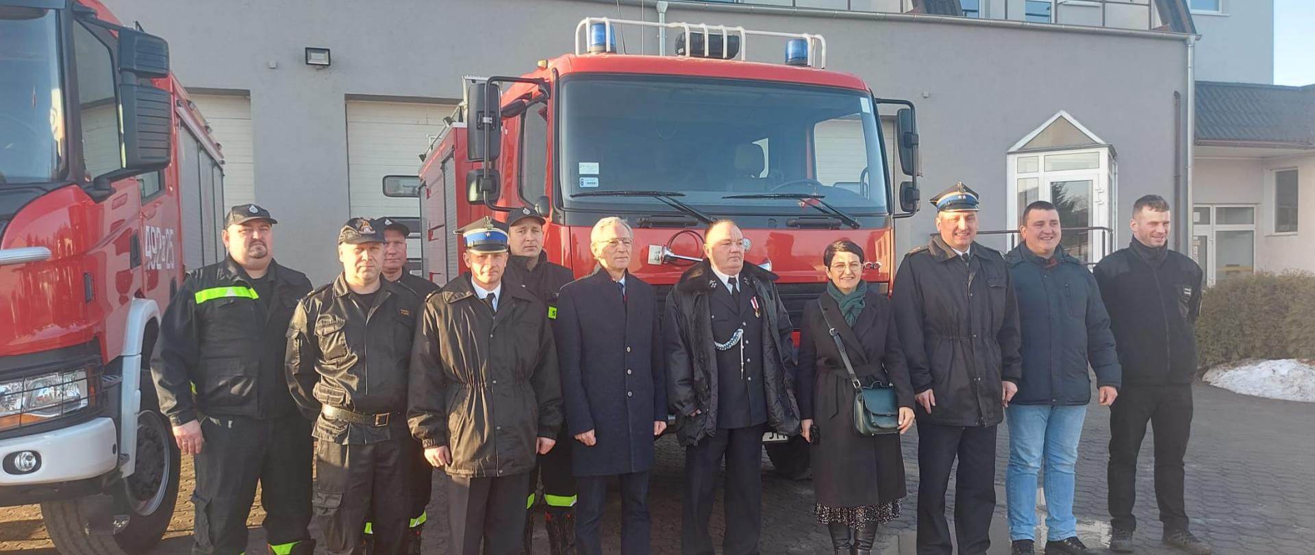 Na zdjęciu uczestnicy spotkania przekazania GCBA