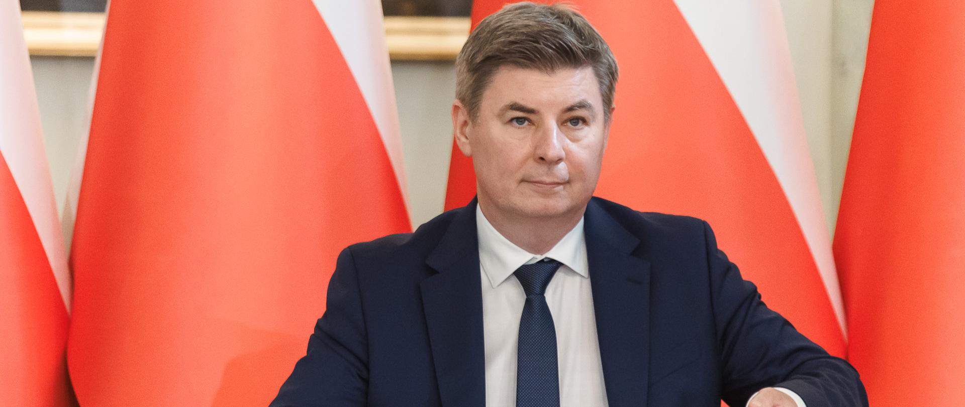 Na zdjęciu pan Jan Grabiec, Minister - Członek Rady Ministrów, Szef Kancelarii Prezesa Rady Ministrów, Przewodniczący Komitetu do spraw Pożytku Publicznego podczas powołania na urzędy Ministra – Członka Rady Ministrów i Przewodniczącego Komitetu do spraw Pożytku Publicznego w Kancelarii Prezydenta Rzeczypospolitej Polskiej