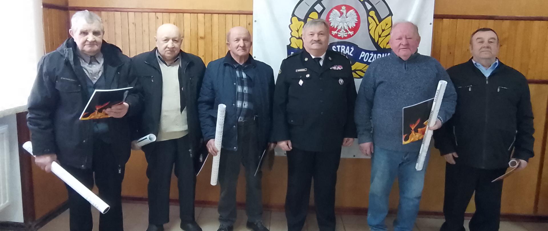 Pierwsze decyzje Komendanta Powiatowego PSP w Gostyninie o przyznaniu świadczenia ratowniczego zostały wręczone.