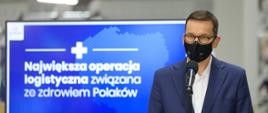 Premier Mateusz Morawiecki podczas konferencji prasowej.