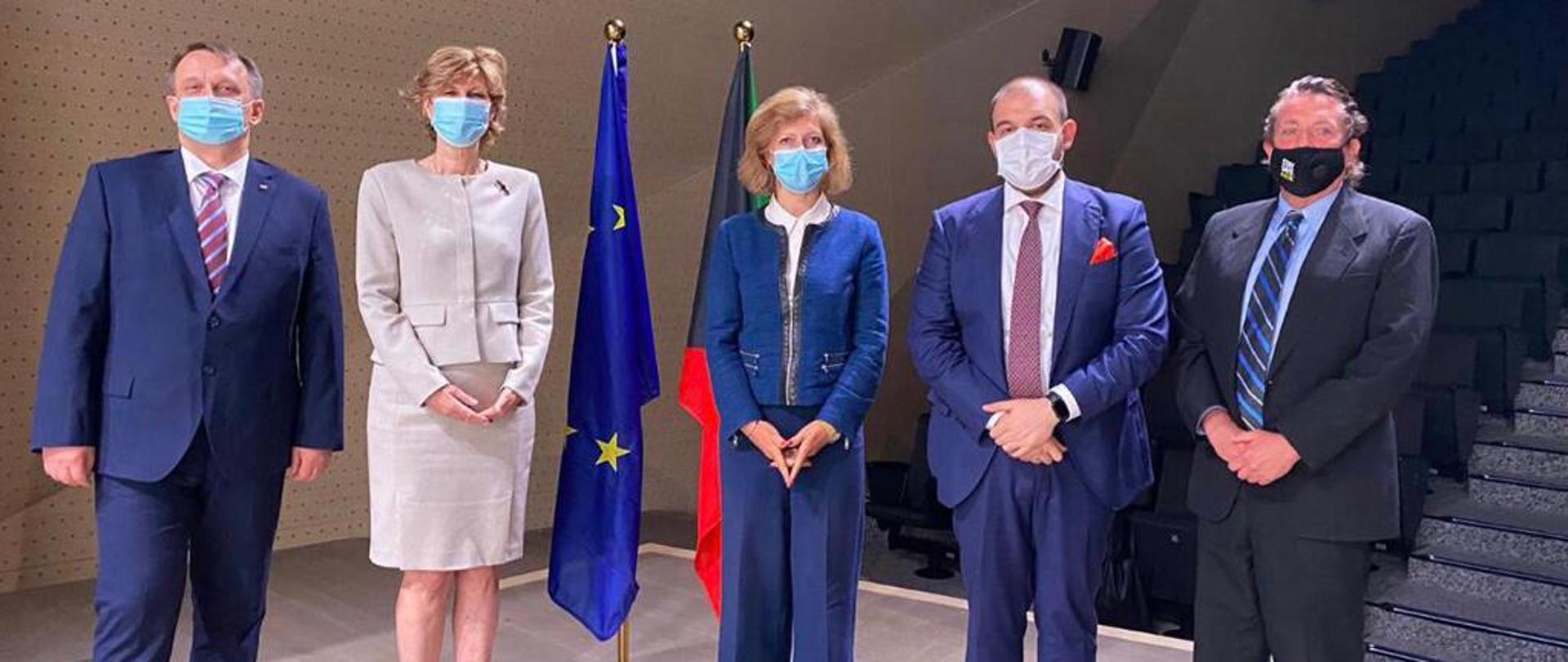 spotkanie ambasadorów UE ze studentami American University of Kuwait