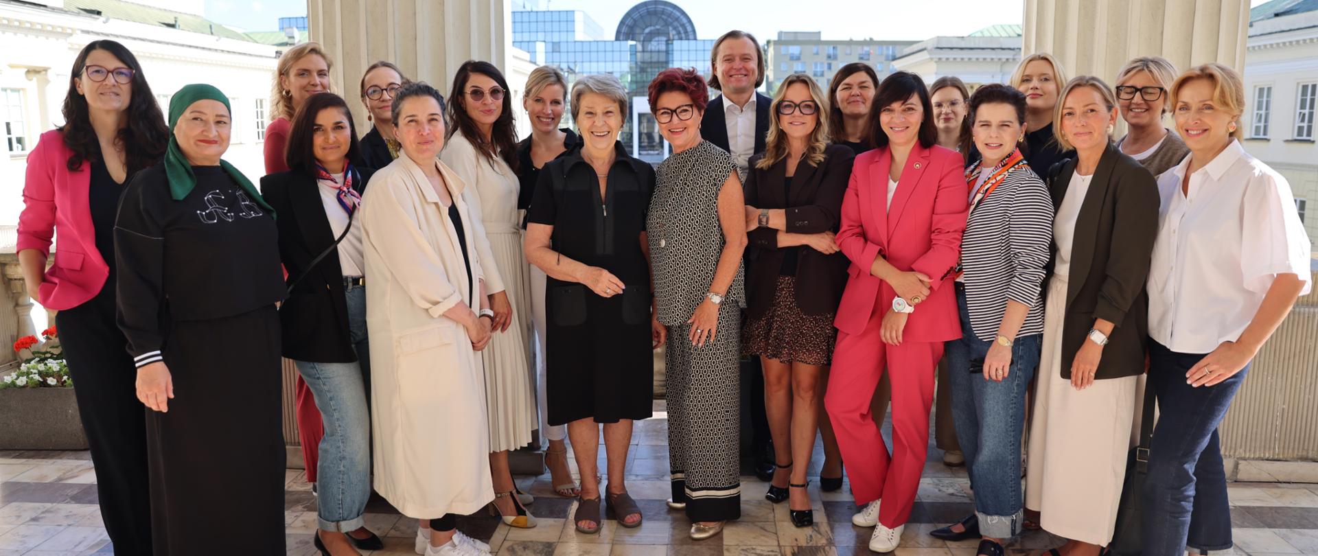 Ludzie Zmieniający Świat – wyjątkowa wystawa w podcieniach MUW i spotkanie z laureatkami konkursu