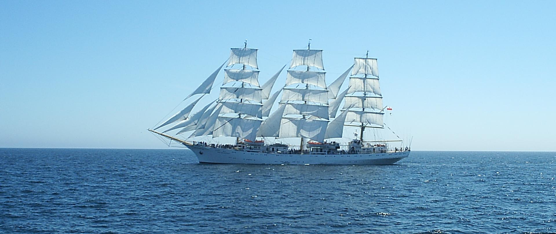 Dar Młodzieży na morzu