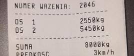 Wydruk z ważenia pojazdu dostawczego na wagach Inspekcji Transportu Drogowego. Rzeczywista masa całkowita kontrolowanego pojazdu dostawczego wynosiła 8 t zamiast dopuszczalnych 3,5 t. Suma nacisków samych kół tylnej osi wynosiła prawie 5,45 t.