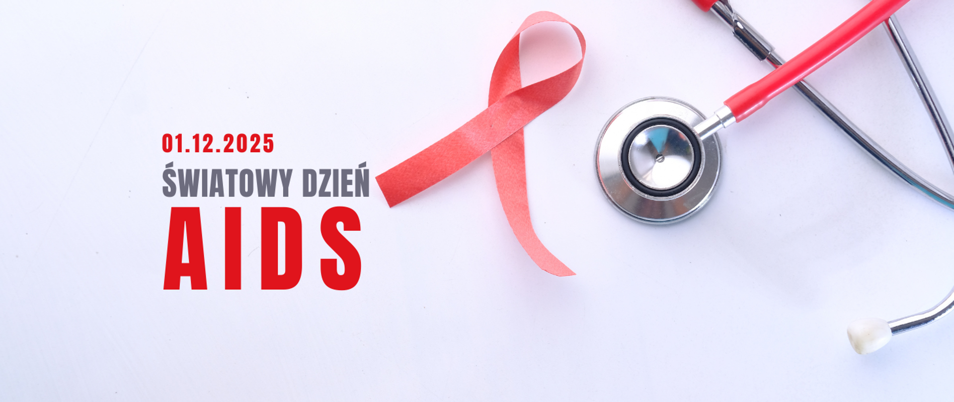 czerwona kokardka i stetoskop lekarski na szarym tle