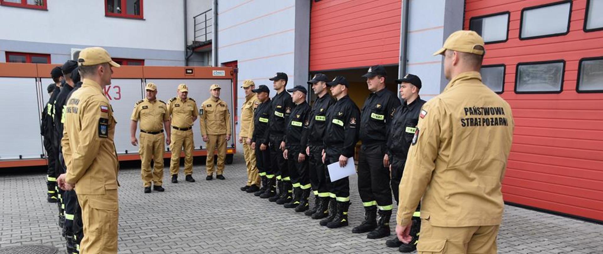 Uroczysta zmiana służby w KP PSP Staszów