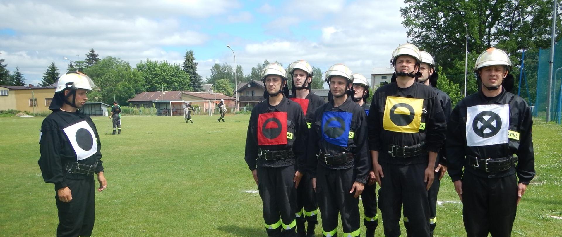 zbiórka drużyny OSP Żaków przed ćwiczeniem bojowym