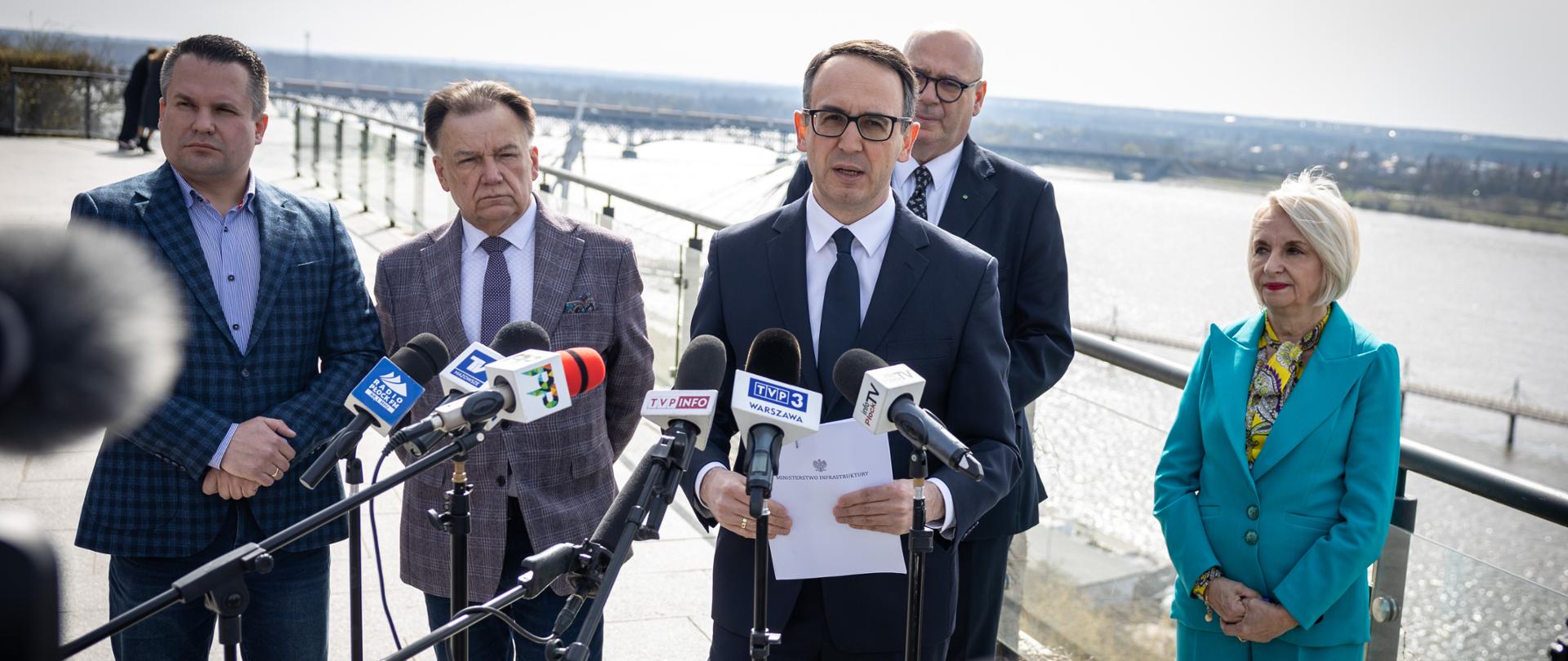 Konferencja prasowa z udziałem ministra infrastruktury Dariusza Klimczaka