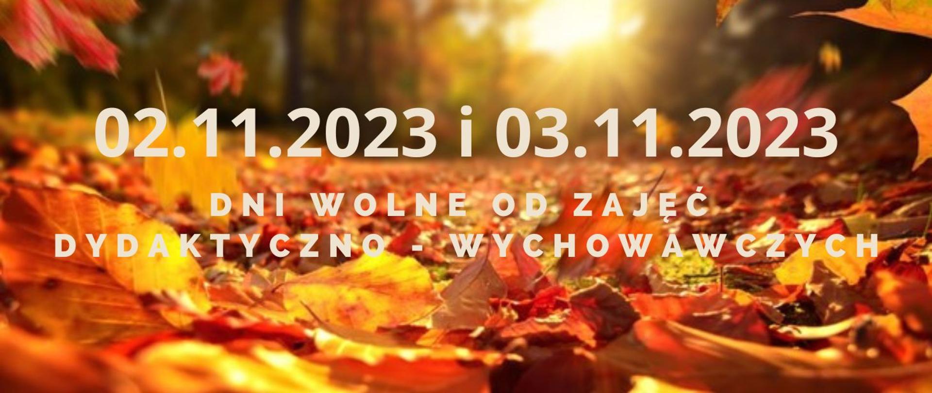 Zdjęcie przedstawiające pejzaż jesienny , czerwono - żółte liście w parku. U góry przebijające się przez gałęzie słońce. Jasnymi literami daty drugi i trzeci listopad oraz informacja, że dni są wolne od zajęć dydaktycznych.