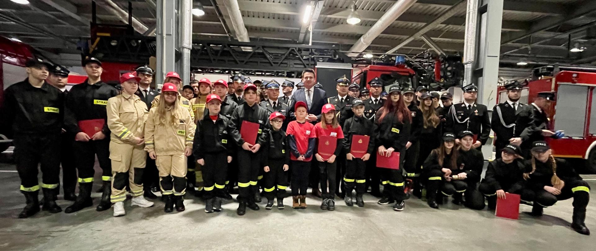 Uroczyste wręczenie promes dla Młodzieżowych Drużyn Pożarniczych z terenu powiatu pruszkowskiego, grodziskiego, otwockiego i piaseczyńskiego