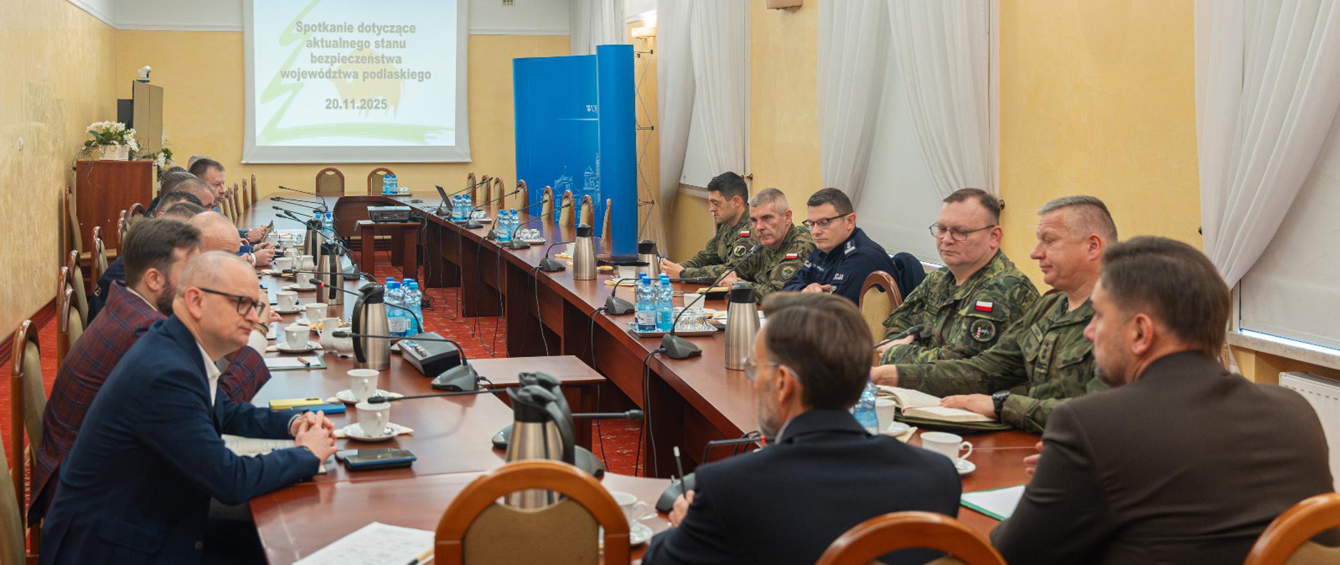 Spotkanie wojewody podlaskiego z przedstawicielami służb