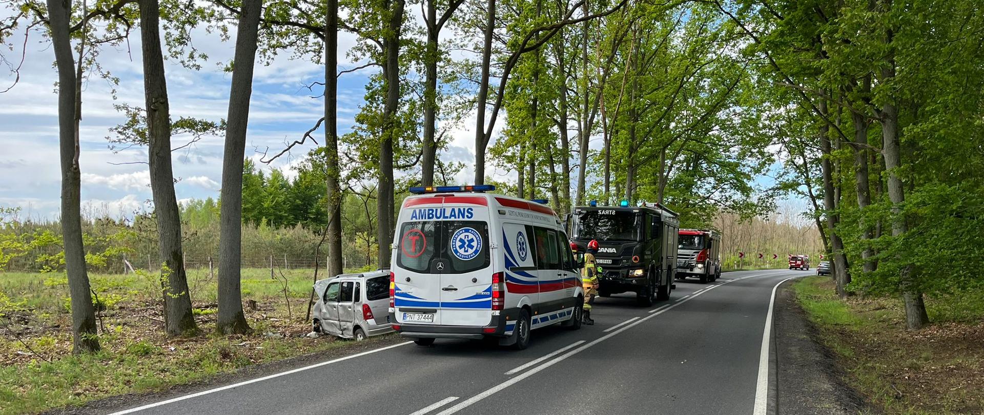 Samochód osobowy oraz służby