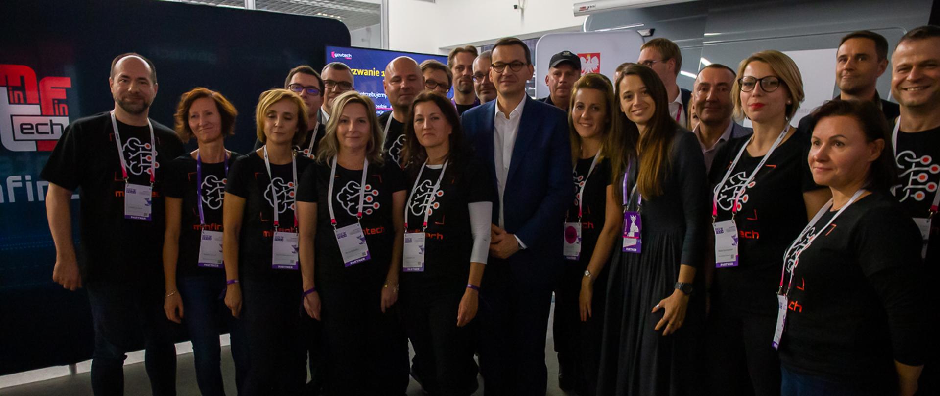 Premier Mateusz Morawiecki z pracownikami resortu finansów