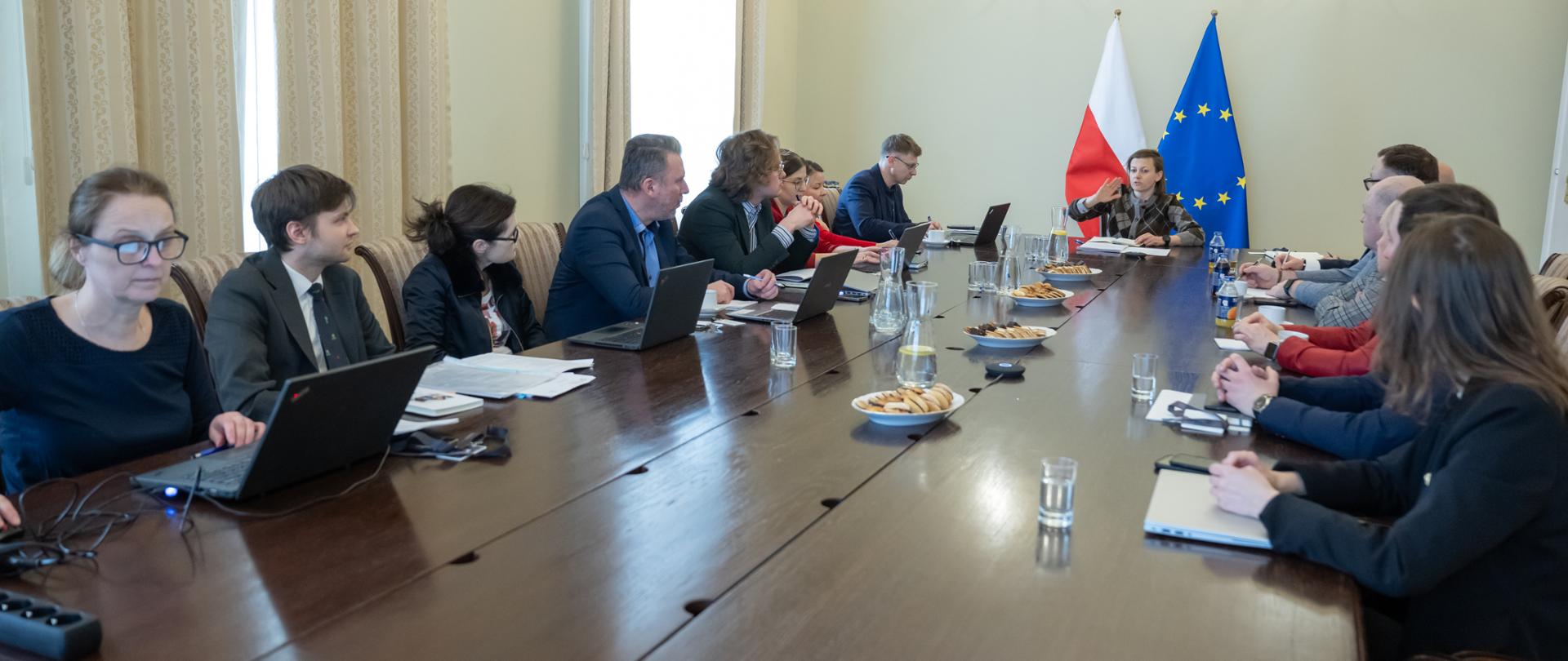 Spotkanie Zespołu do Spraw Ochrony Małoletnich z udziałem Wiceministry Zuzanny Rudzińskiej-Bluszcz