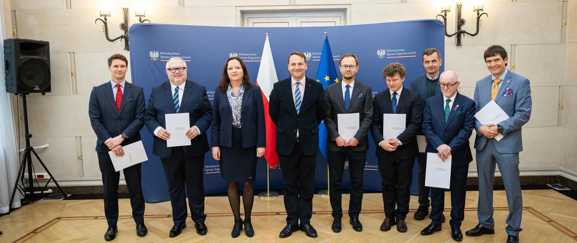 Members of the Minister of Foreign Affairs’ Best History Book Prize Committee nominated