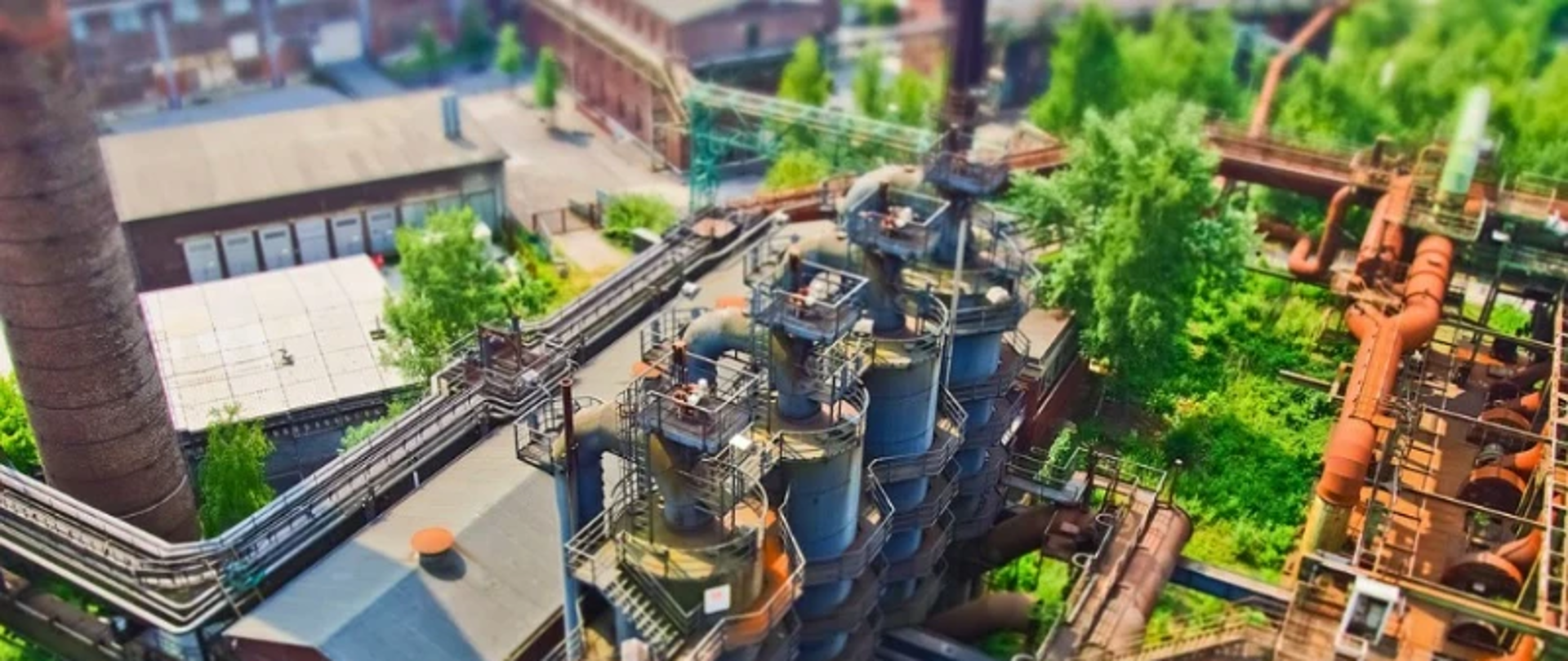 zdjęcie miniaturowego modelu fabryki