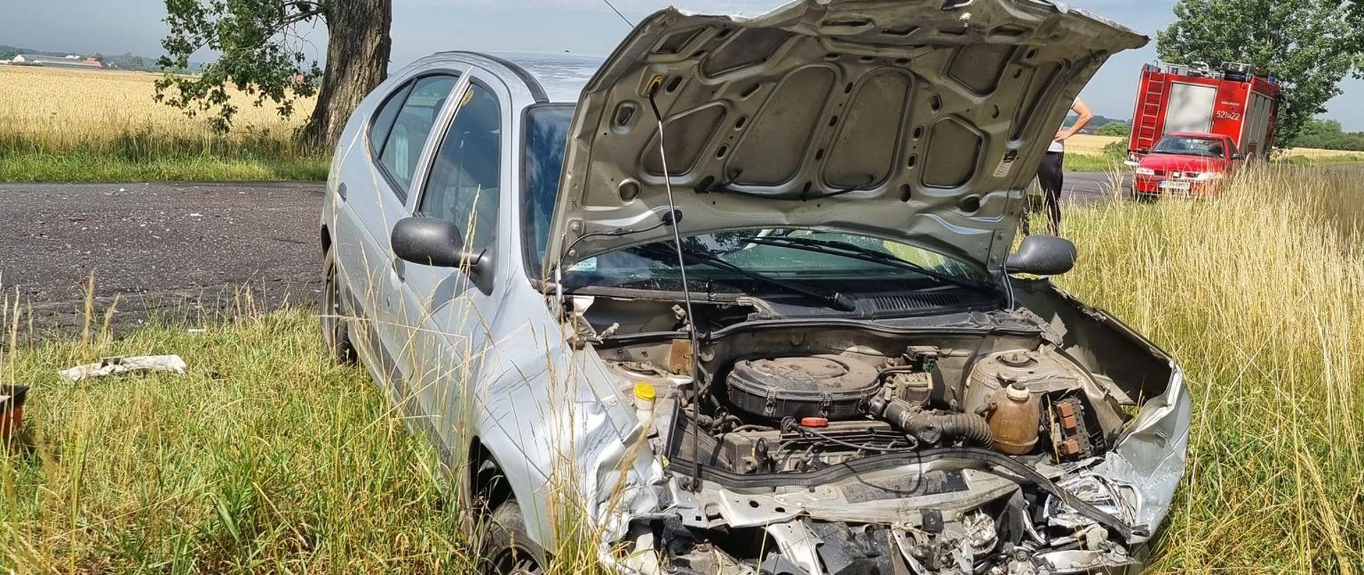 Zderzenie samochodu osobowego marki RENAULT MEGANE z lawetą marki IVECO DAILY na ul. Mikołajczyka w Ryczywole.