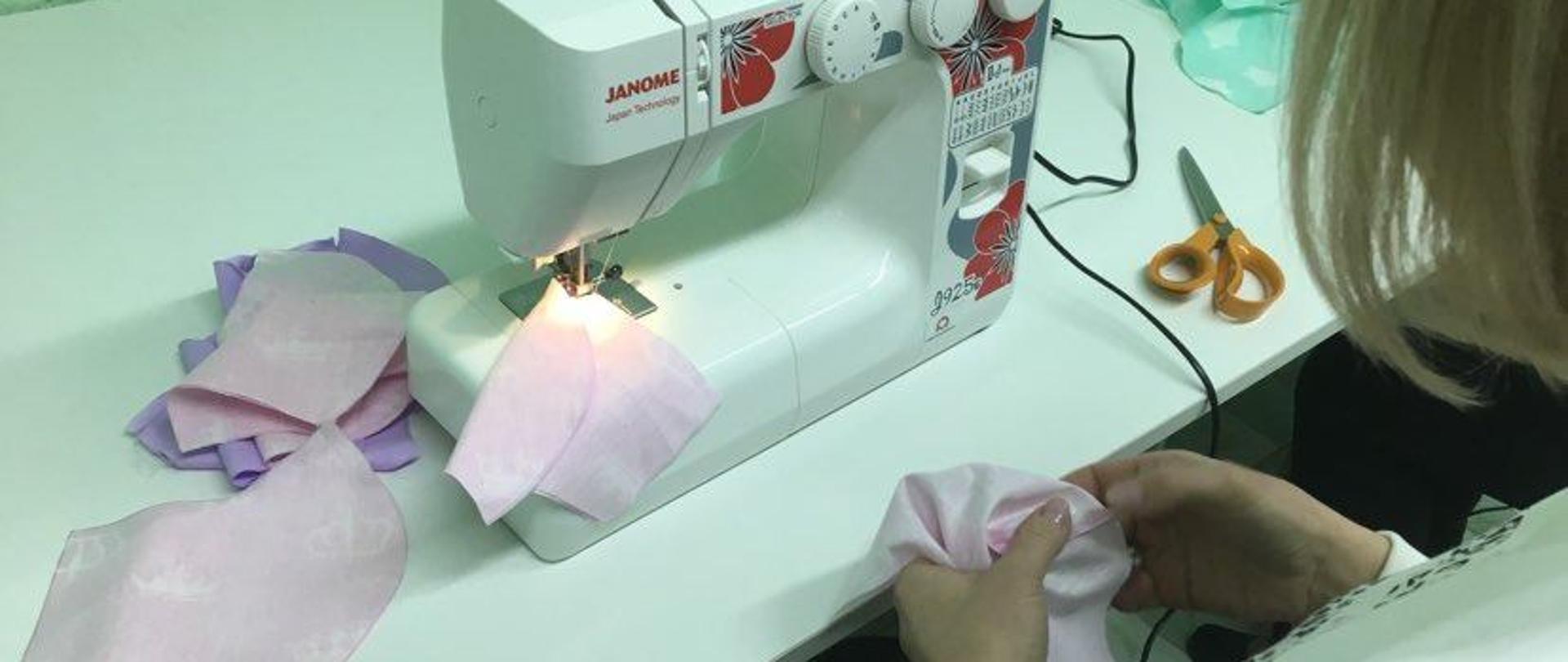 Dzięki Polskiej pomocy na Białorusi powstają maseczki
