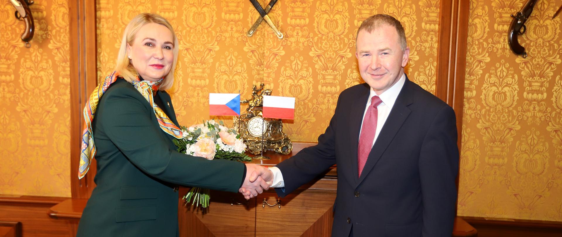 Přijetí vv Polska
MO Jana Černochová
16. 1. 2023
Foto Jan Schejbal
www.jan-schejbal.cz
