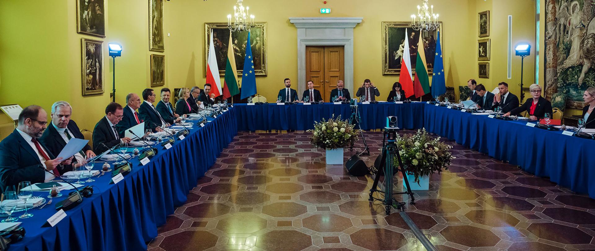 Polsko-litewskie konsultacje międzyrządowe z udziałem Ministra Sportu i Turystyki - spotkanie delegacji obydwu krajów. 