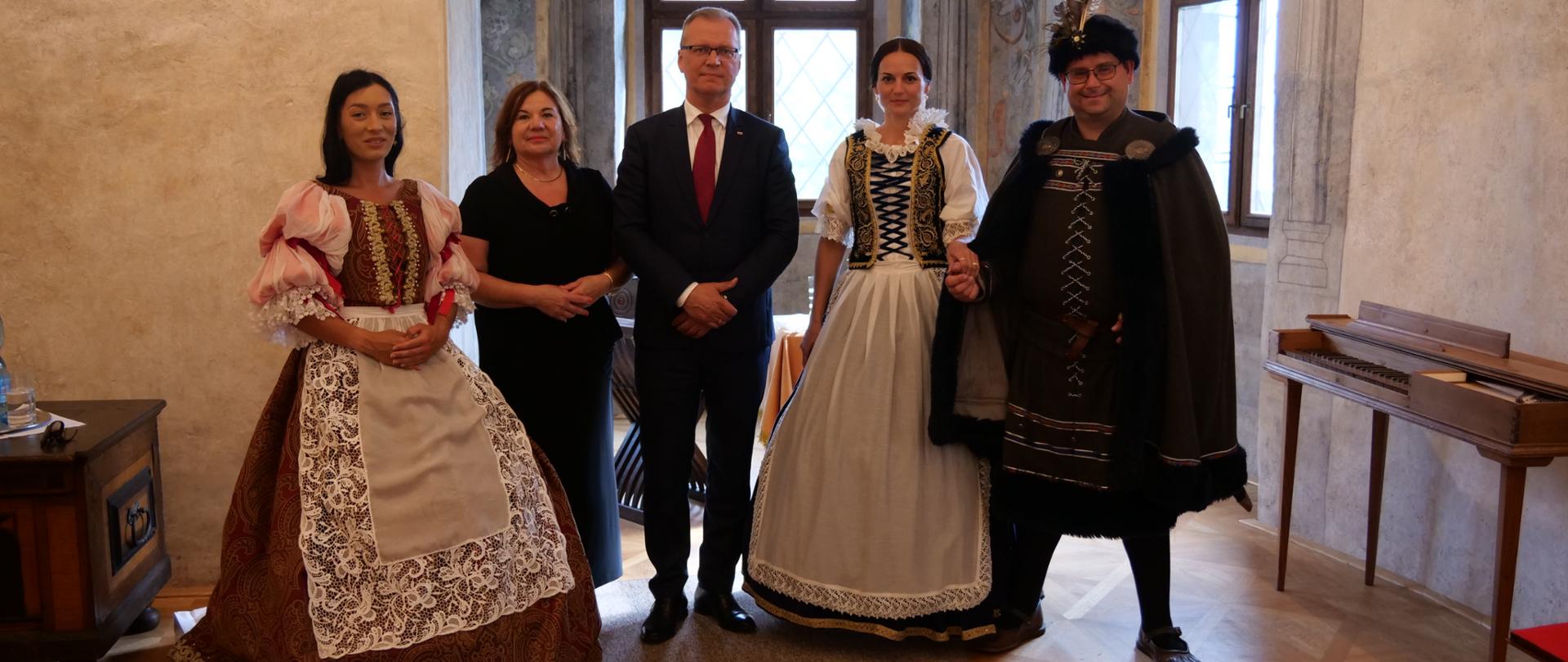 Stretnutie veľvyslanca s riaditeľkou Oravského múzea v Oravskom Podzámku