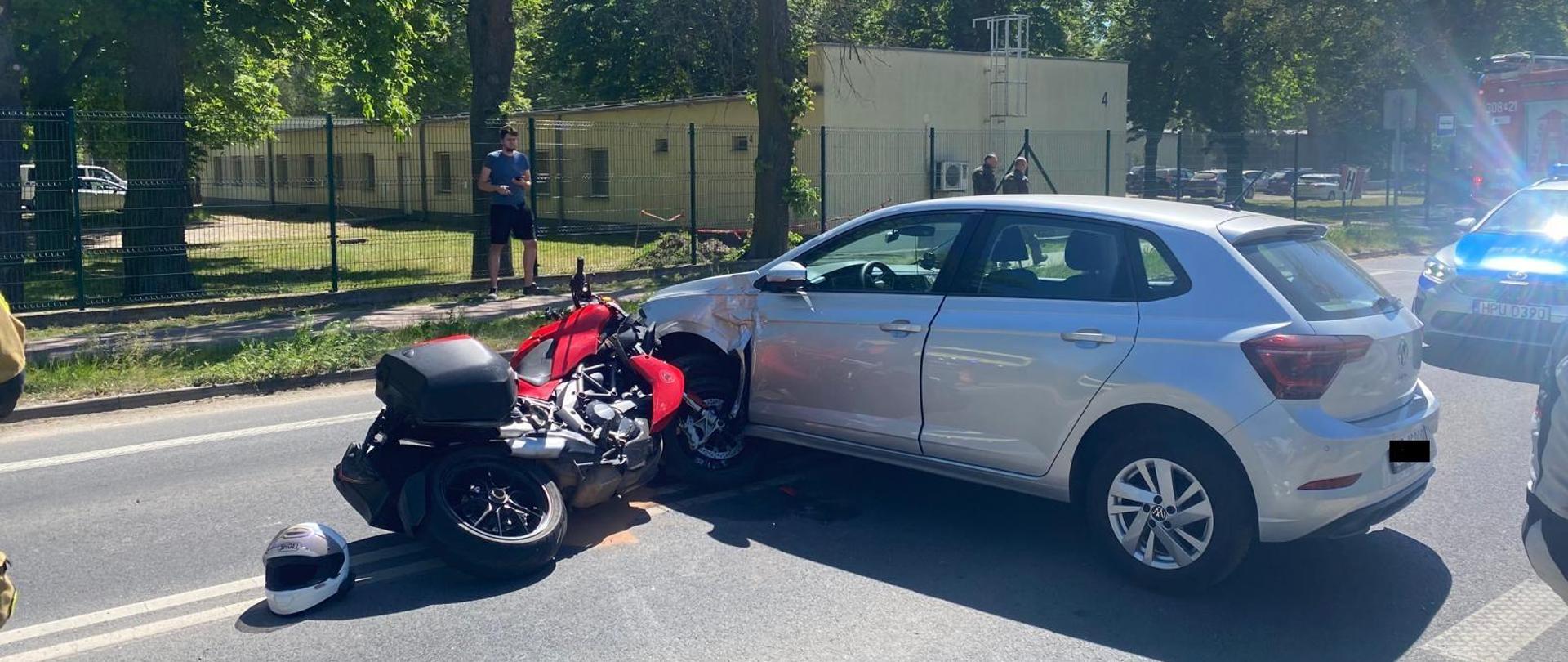 Uszkodzone pojazdy na jezdni