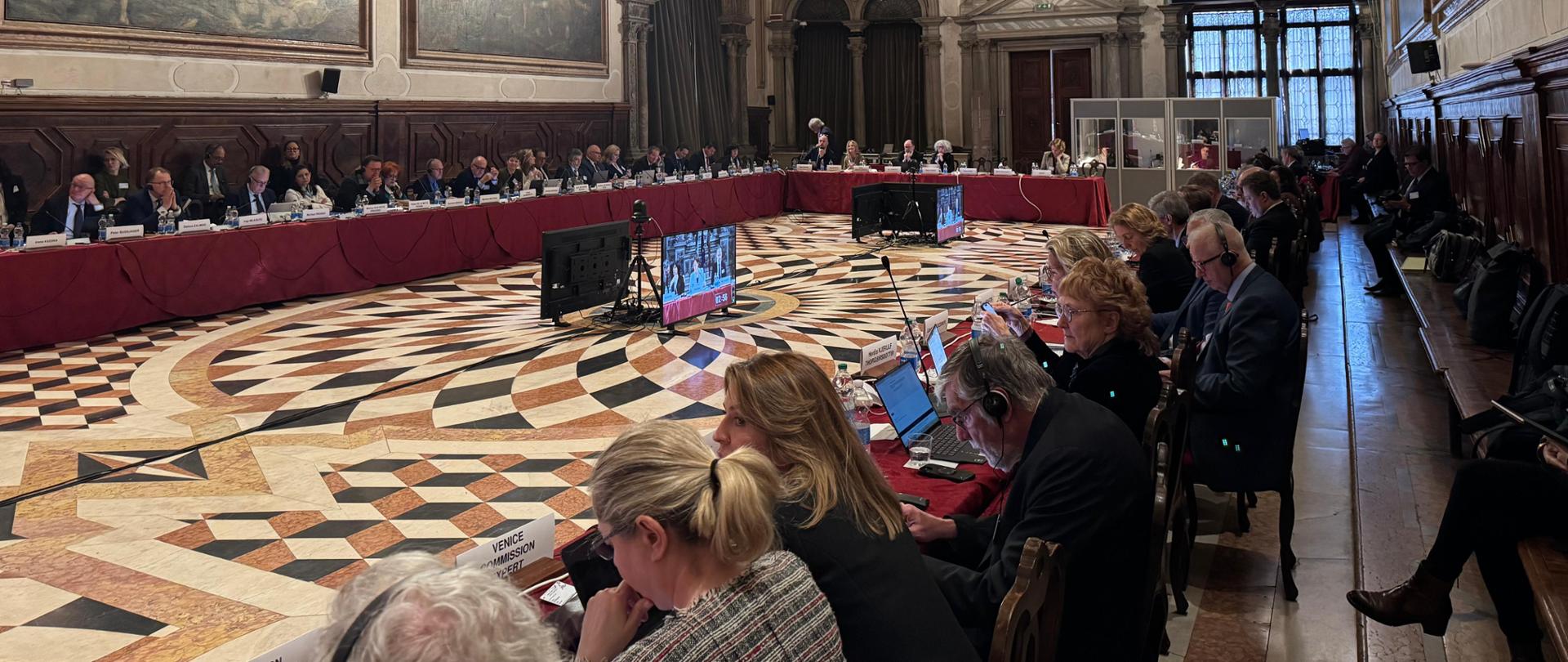 Komisja Wenecka przyjęła opinię dotyczącą projektu ustawy o statusie sędziów