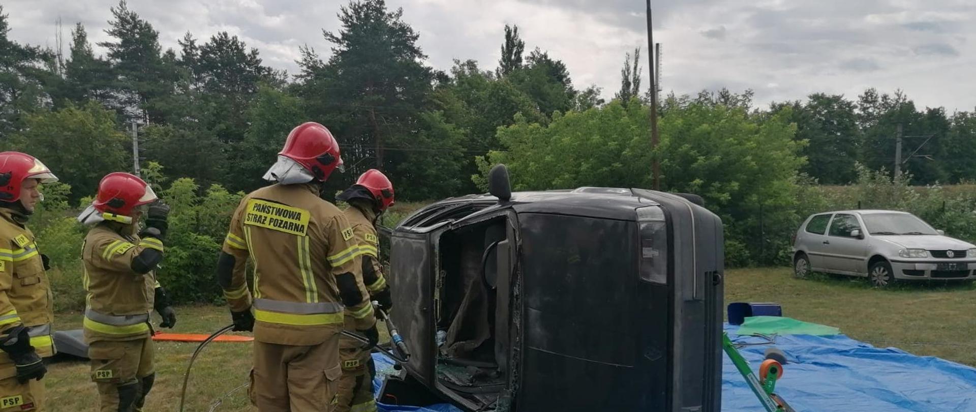 Na początku lipca br. zmiany służbowe Jednostki Ratowniczo – Gaśniczej Państwowej Straży Pożarnej w Obornikach przeprowadziły cykl szkoleń w ramach doskonalenia zawodowego, w szczególności z zakresu ratownictwa technicznego.