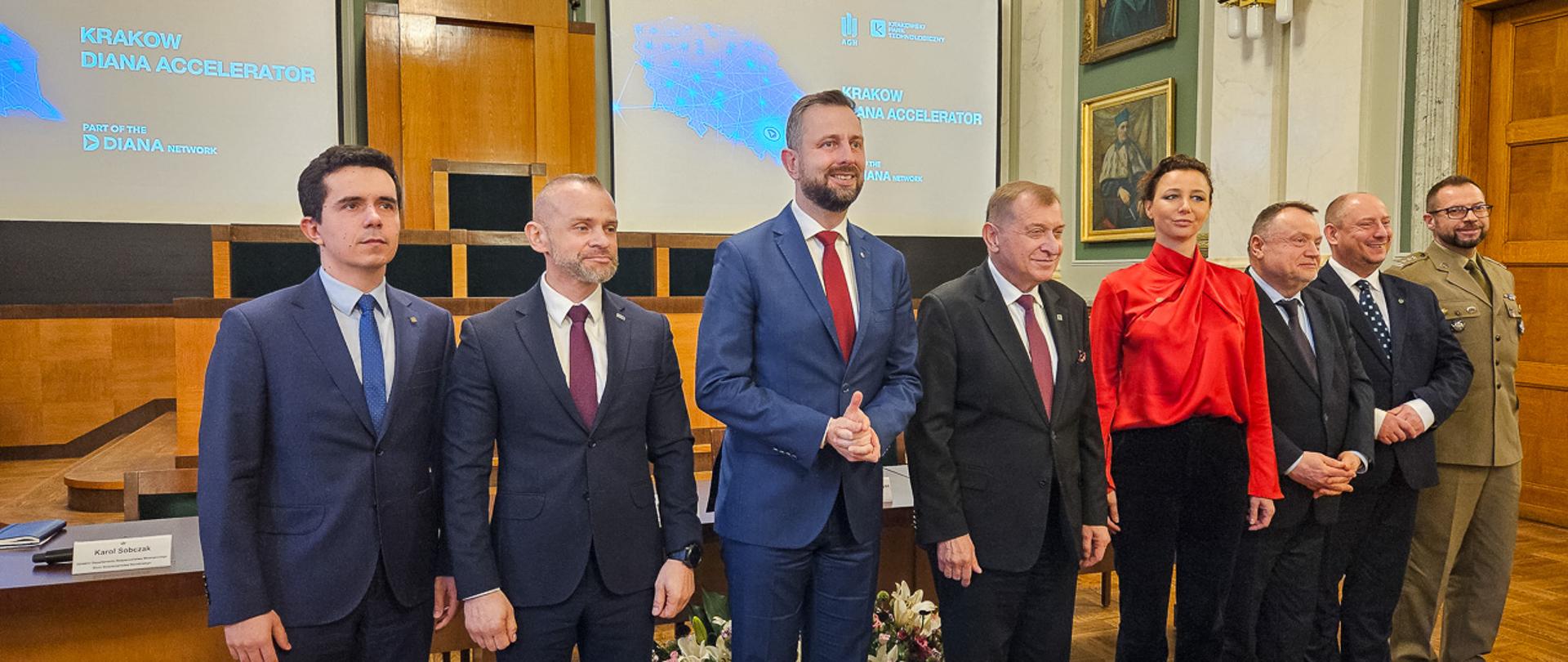 wicepremier Władysław Kosiniak-Kamysz podczas wspólnego zdjecia z