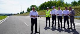 Minister infrastruktury Andrzej Adamczyk w trakcie otwarcia obwodnicy Sianowa w ciągu S6