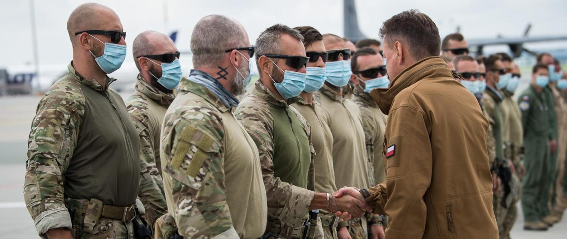 Soldiers returning from Afghanistan