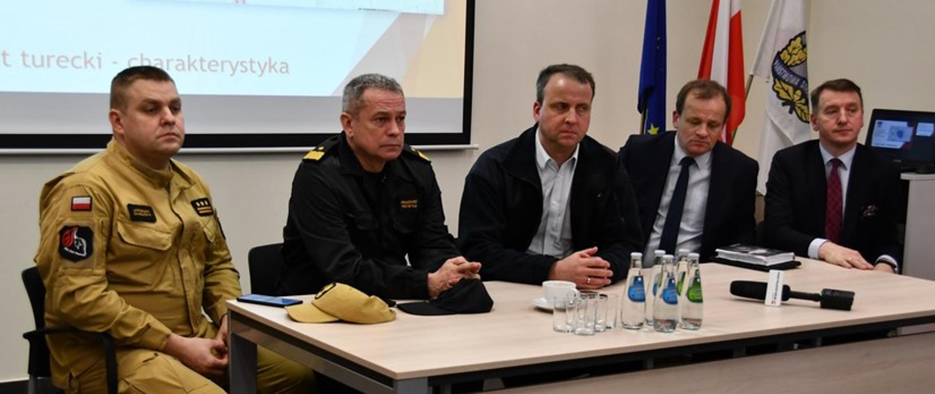 Uczestnicy wizyty wojewody