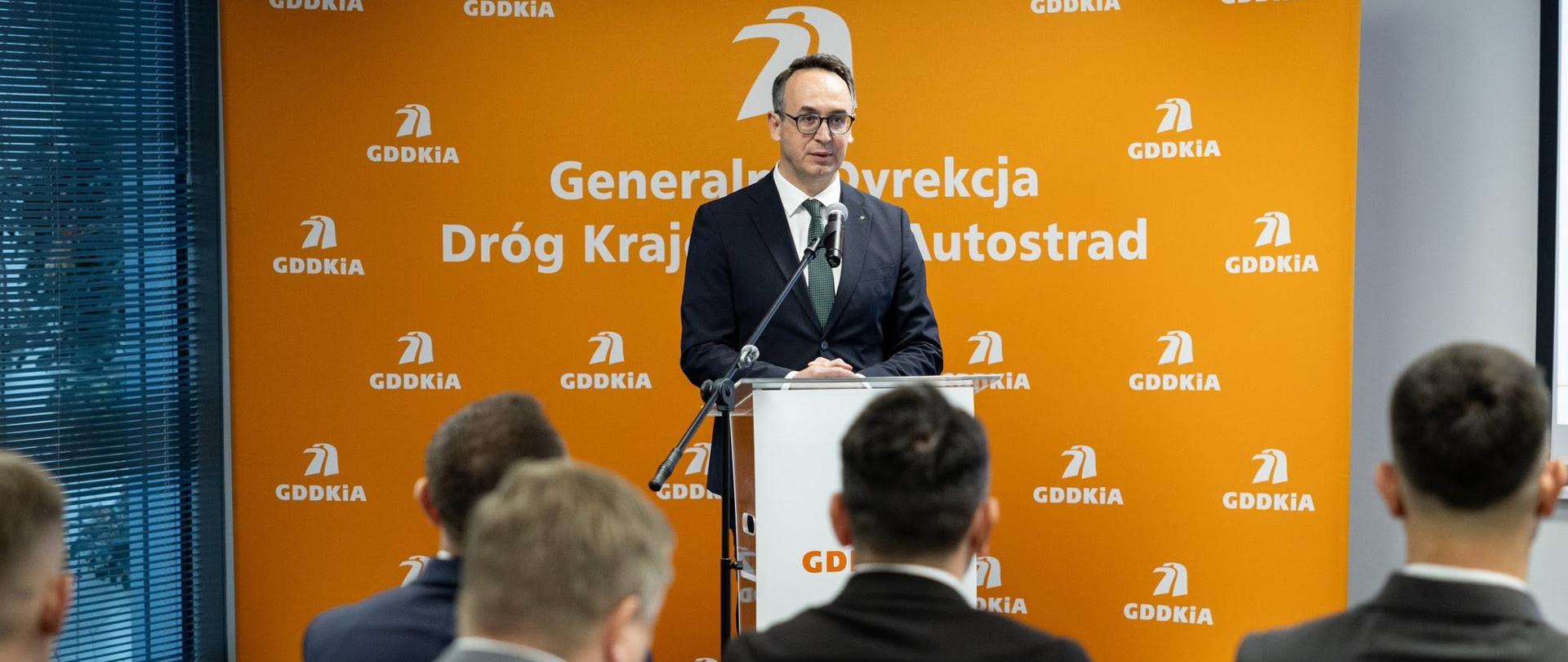 Minister infrastruktury Dariusz Klimczak w trakcie wypowiedzi