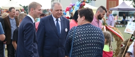 Wiceminister Ryszard Zarudzki rozmawia z mieszkańcami