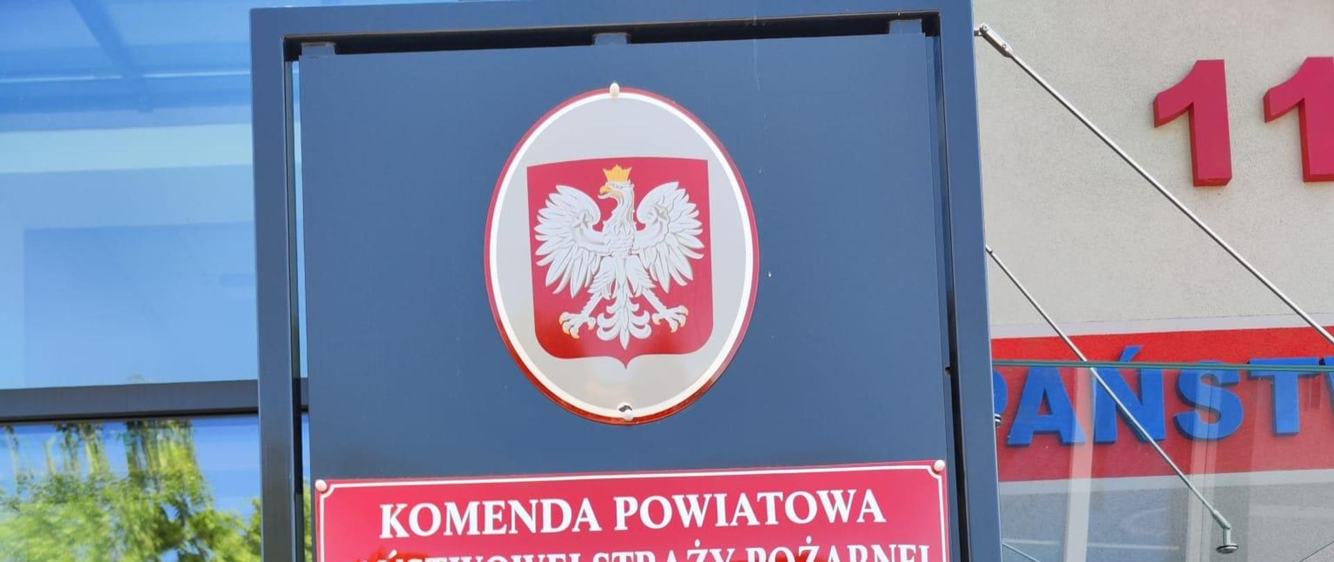 Uhonorowany prezentuje Kordelas Leśnika Polskiego.