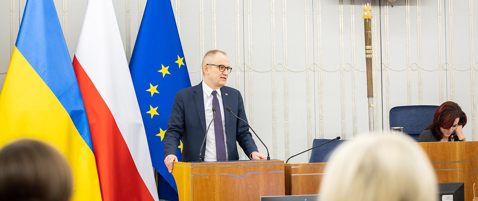 Posiedzenie Senatu RP - wiceminister Błażej Poboży