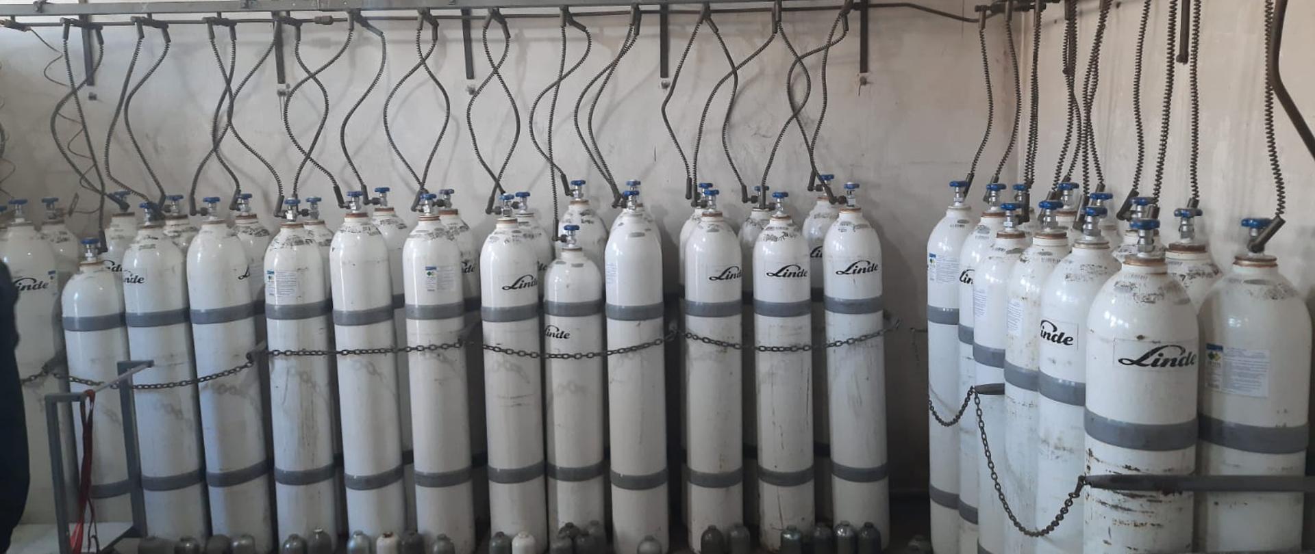 Pomieszczenie z butlami tlenowymi 