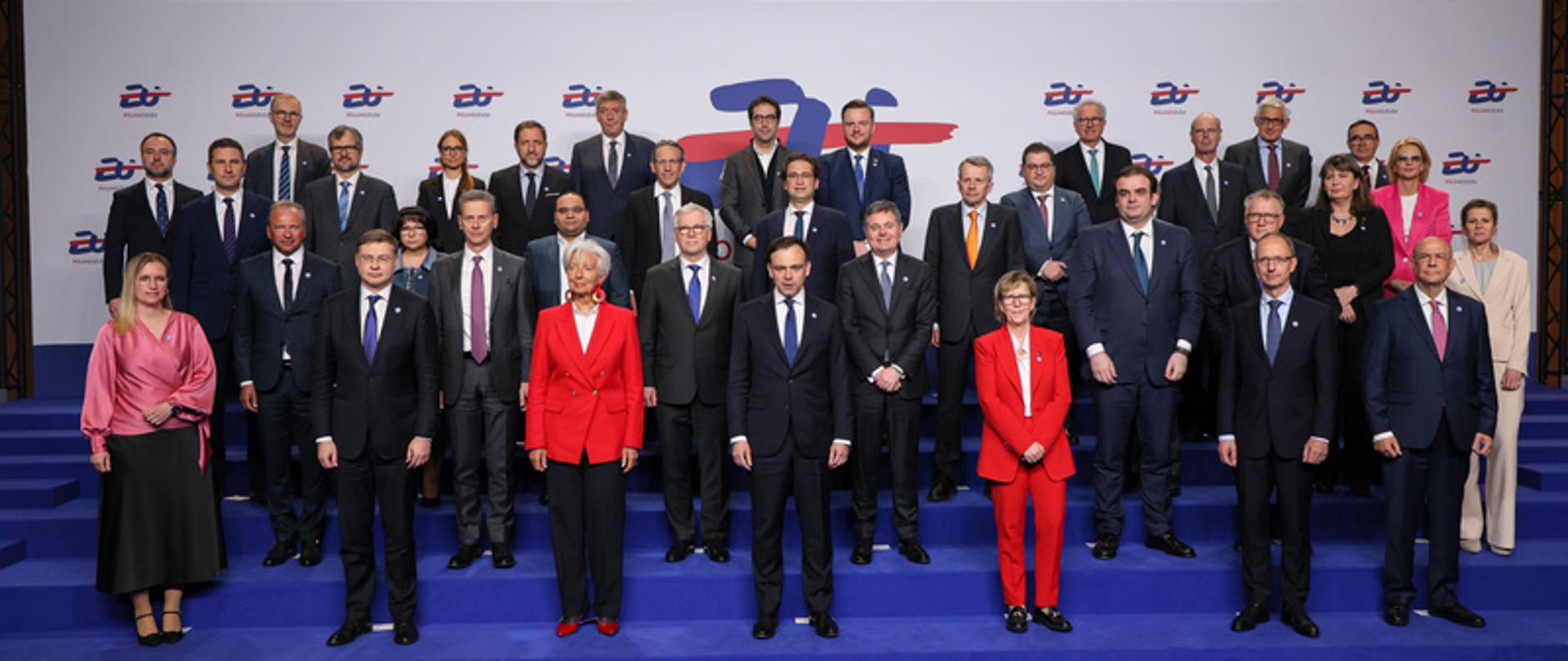  Zdjęcie grupowe uczestników z pierwszego dnia nieformalnej Rady ECOFIN w Warszawie 