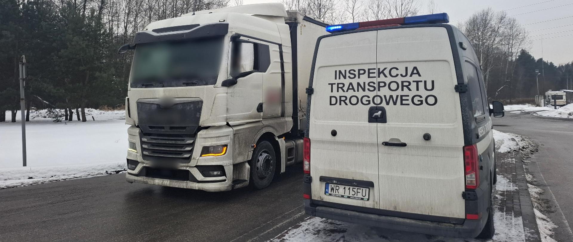 Kontrola tureckiego zestawu ciężarowego. Ciągnik siodłowy z podpiętą naczepą zatrzymali funkcjonariusze mazowieckiej Inspekcji Transportu Drogowego na krajowej „pięćdziesiątce” pod Mińskiem Mazowieckim.